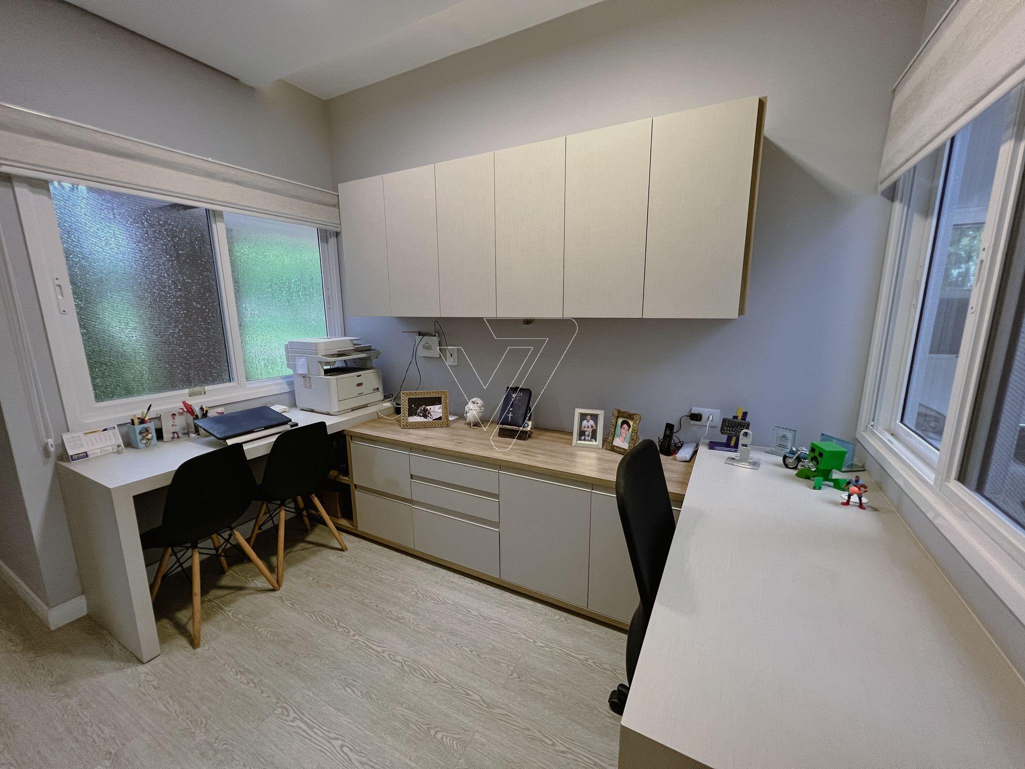 E8960803-B512-4395-95F2-F63AD00E9F3A